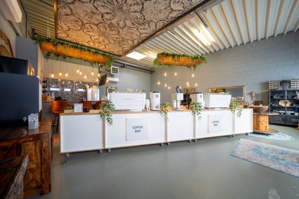 Mobile Kaffeebar für Messen und Firmenfeiern mit stilvollem Setup